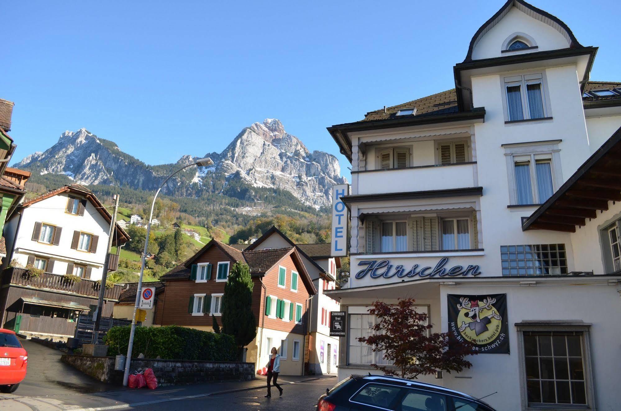 Hirschen Backpacker-Hotel & Pub Schwyz Exteriör bild